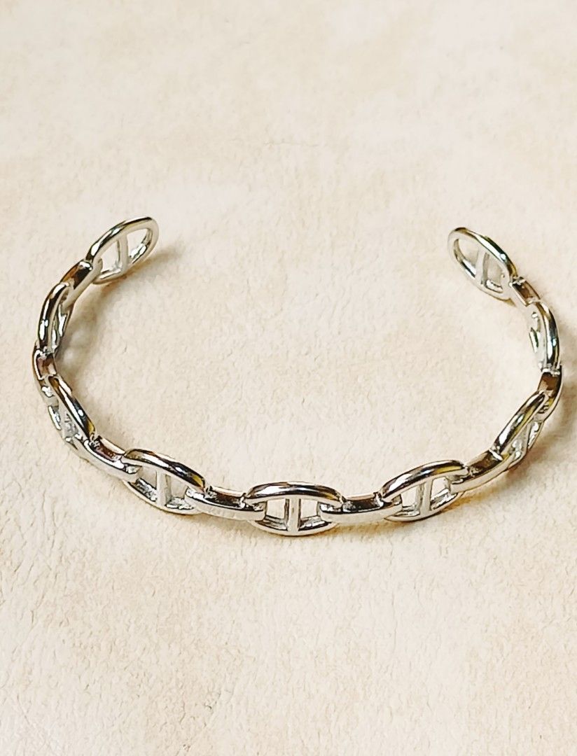 Hermes bangle from japan (Category: Luxury Accessories) located in Quezon City. Submitted by liambags (Listing ID 1354348416, Image 2). Description: Hermes bangle from japan no flaws with stamp size 17 with gift box kindly pm me.