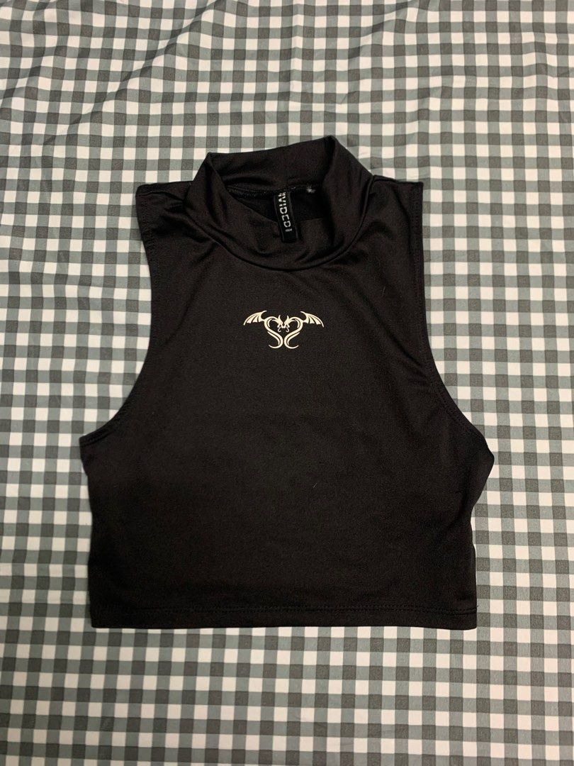 h&m cropped vest top (Category: Sleeveless) located in Manila. Submitted by worstdumpling (Listing ID 1354515136, Image 1). Description: xs-s.