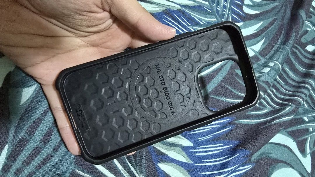 iPhone 15 Pro UAG Metropolis (Category: Cases & Sleeves) located in Pasig City. Submitted by bagaholic84 (Listing ID 1354372830, Image 3). Description: used 2x only then stored na. original uag for 15 pro.