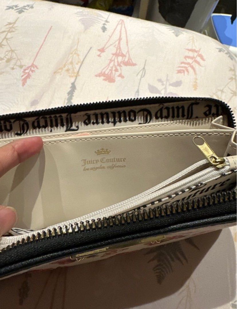 Juicy Couture (Category: Wallets & Card holders) located in Valenzuela. Submitted by polchipreloveditems (Listing ID 1331834197, Image 3). Description: Brand new Juicy Couture Wallet Without tag Rfs: decluttering.