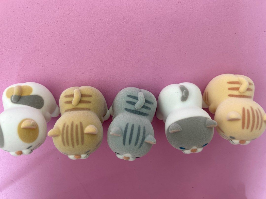 Manuka cat 5pieces Gashapon Bandai Namco gachapon Sitting Model Small Cute Figure (Category: Designer & Blind Box Toys) located in Singapore. Submitted by game1234653 (Listing ID 1354384153, Image 3). Description: $5 for each $20 for all.