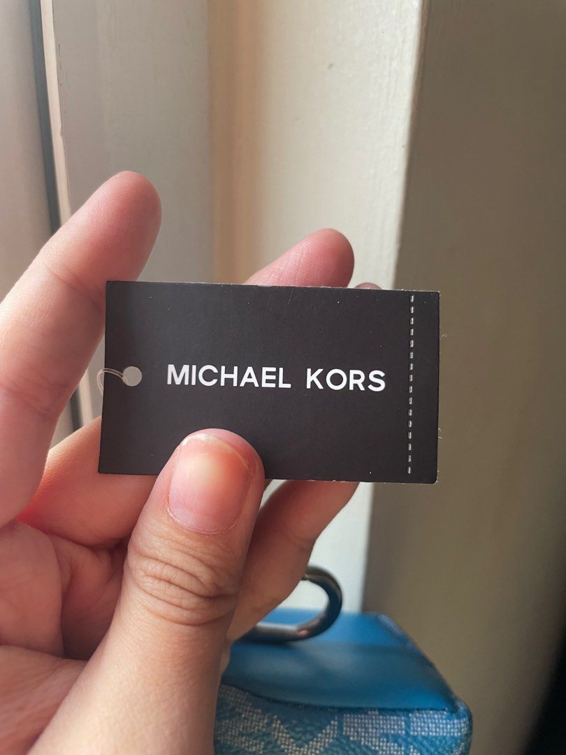 Michael Kors Micro Duffle Keyfob in Perfect Sky/Blue (Category: Luxury Bags & Wallets) located in Quezon City. Submitted by daneywaney (Listing ID 1354425576, Image 3). Description: Michael Kors Micro Duffle Keyfob in Perfect Sky/Blue *️⃣ brand new, perfect condition! *️⃣ retails for $128/around ₱7,680 *️⃣ no box gc4sh payment only! can do any courier of your choice.