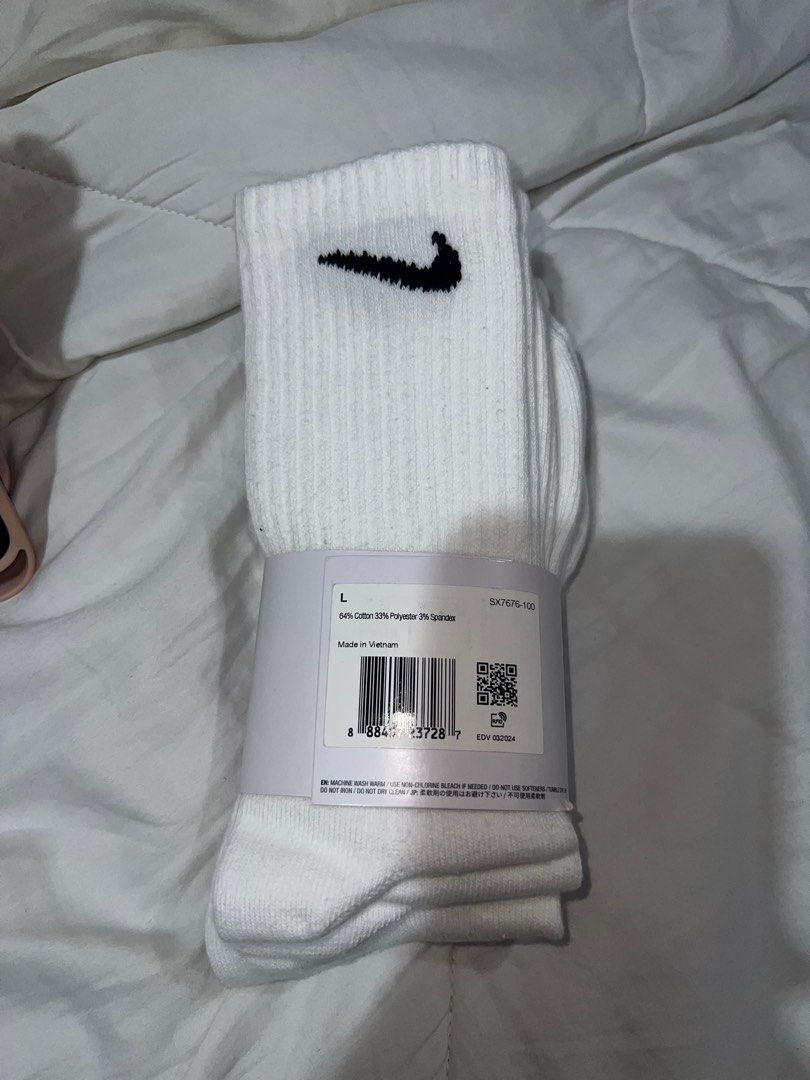 Nike Everyday Lightweight Socks (L, 27-30cm) (Category: Shoe inserts & accessories) located in Mandaluyong City. Submitted by jwl97 (Listing ID 1354451952, Image 2). Description: Brand: Nike Size: LARGE, 27-30cm Brand new, never used Bought from Sneaker Street in Hong Kong in Dec 2024 Original price 109 HKD (Php 811) Shipping via J&T or Grab c/o buyer Mode of payment: GCash, UnionBank.