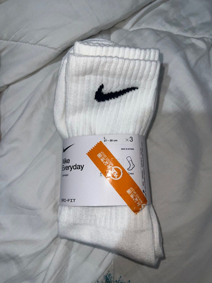 Nike Everyday Lightweight Socks (L, 27-30cm) (Category: Shoe inserts & accessories) located in Mandaluyong City. Submitted by jwl97 (Listing ID 1354451952, Image 1). Description: Brand: Nike Size: LARGE, 27-30cm Brand new, never used Bought from Sneaker Street in Hong Kong in Dec 2024 Original price 109 HKD (Php 811) Shipping via J&T or Grab c/o buyer Mode of payment: GCash, UnionBank.