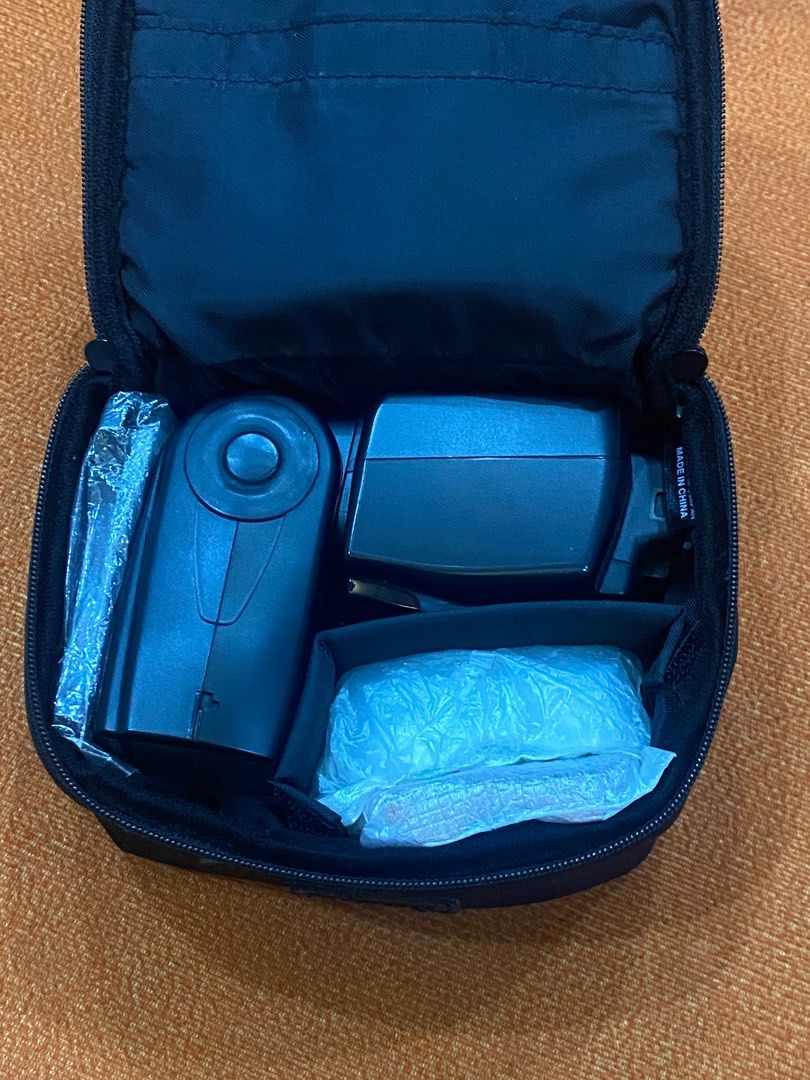 Nikon SB700 Speedlight (Category: Cameras) located in Tanay. Submitted by bentomendez (Listing ID 1354369686, Image 2). Description: Sale/Trade: Nikon SB-700 Speedlight Excellent condition You can use it with other mounts on Manual Mode. Comes with the following: Flash unit SS-700 pouch Diffuser Incandescent and Flourescent Filters Flash stand Hadsan Q-bank 60cm Octabox Quick setup Complete with carrying case, flash holder, inner diffusion cloth,