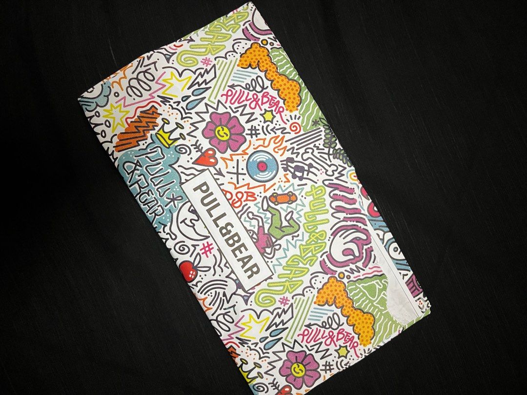 pull &bear (Category: Wallets & Card holders) located in Kuala Lumpur. Submitted by gepuklover_ (Listing ID 1354428890, Image 2). Description: cardholder/wallet smoky puprle color, it’s brand new, never use it before, reason for selling it cuz i have 2 card holder, price are negotiable.