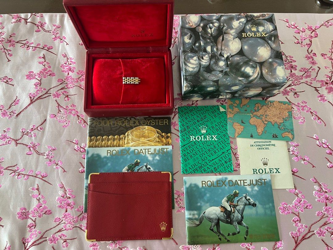 Rolex Box (Category: Watches) located in Singapore. Submitted by llklxl (Listing ID 1354357607, Image 1). Description: Rolex Oyster Datejust 69173 Empty Box /Guarantee Certificate and 4 PCS links.
