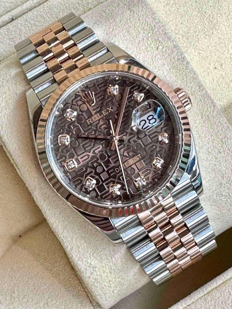 2022 Rolex Choco Diamond Computer Dial 36mm (Category: Luxury Watches) located in Quezon City. Submitted by leibear (Listing ID 1354466874, Image 2). Description: * Rolex date just 36mm * Two tone Everose * Choco diamond computer dial * Year 2022 * With box, tag, booklet, and verification receipt Price: 780k Slightly negotiable!! 📍Meetups around Metro Manila .