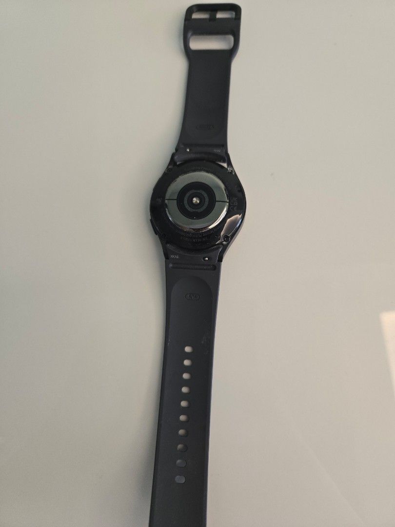 Samsung Watch 5 40mm (Category: Men's Watches) located in Manila. Submitted by MLim10 (Listing ID 1354393545, Image 2). Description: Used Samsung Watch 5 40mm. Damage is on Screen Protector (removable). Actual screen has been protected since purchase. No box, no charger.