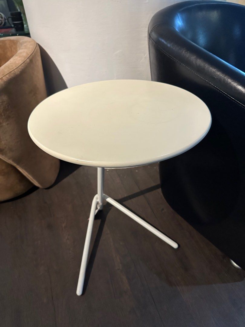 Side Table (Category: Tables & Sets) located in Singapore. Submitted by everythingmustgo_07 (Listing ID 1354409351, Image 2). Description: .