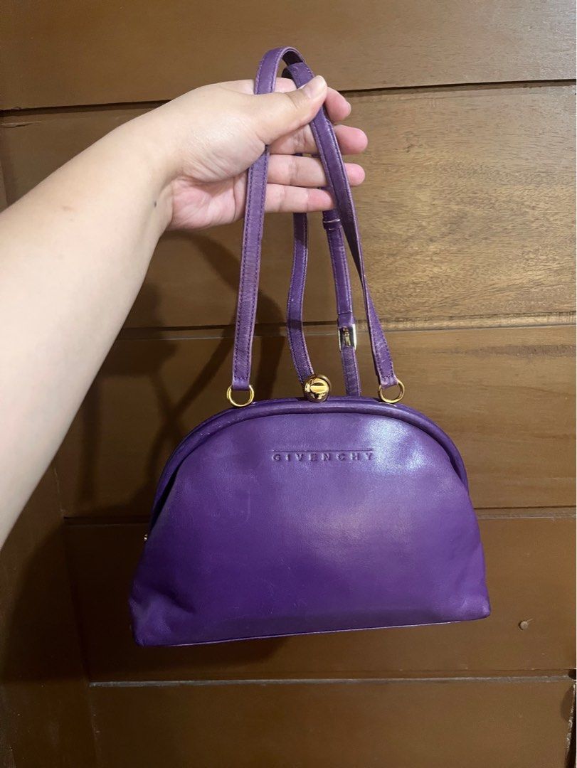 Sling bag (Category: Luxury Bags & Wallets) located in Quezon City. Submitted by yumiizashop (Listing ID 1354350064, Image 1). Description: 100% original givenchy sac sling bag kiss lock color fading lock functions well .