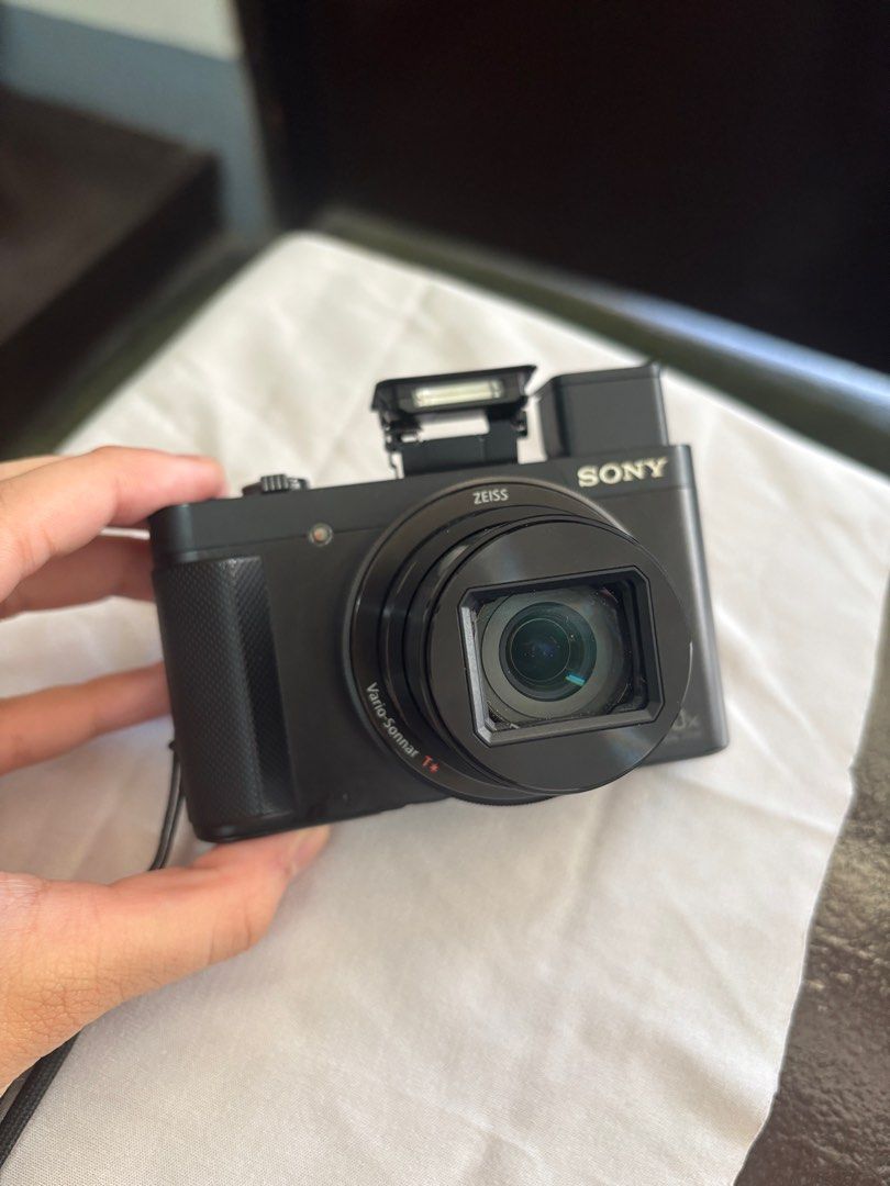 Sony HX90V (Category: Cameras) located in Manila. Submitted by sysharlyn877934 (Listing ID 1354399203, Image 2). Description: NOW AVAILABLE RARE CAM!!! Pm for sample shots!! Unit: Sony HX90V 20k Condition: 10/10 Features: - Pop up flash - Pop up view finder - Flip screen - 18.2 mp - Wireless Transfer - 30x Zoom - Toy cam - Other exciting filters!! Inclusions: - Hard case - Charger - Unit ifself MOD: - Lalamove - LBC - JNT MOP: - Cash - Gcash - Ba