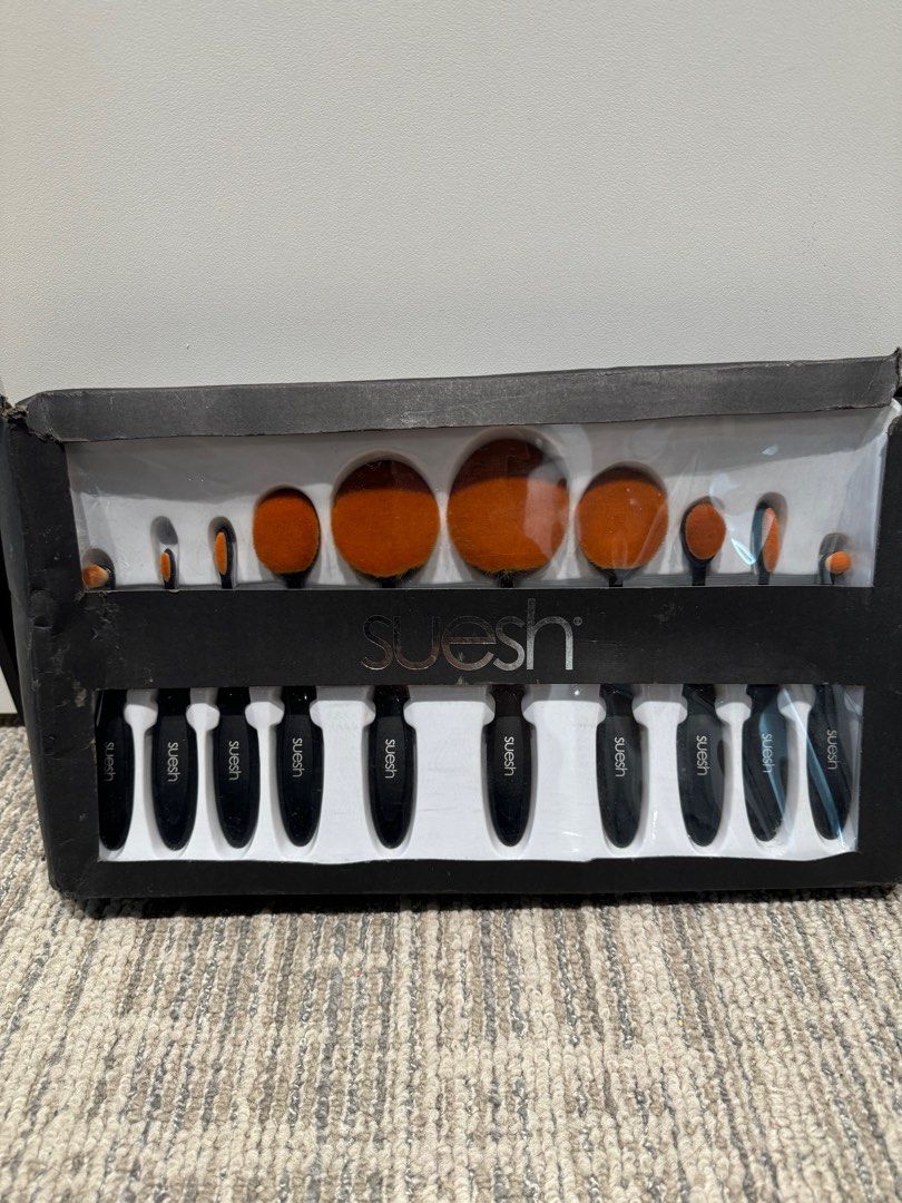 Suesh Paddle Oval Brush Set (Category: Makeup) located in Manila. Submitted by declutterwithme08 (Listing ID 1354341857, Image 2). Description: - complete Suesh paddle brush set - Never been used - perfecr for face makeup.