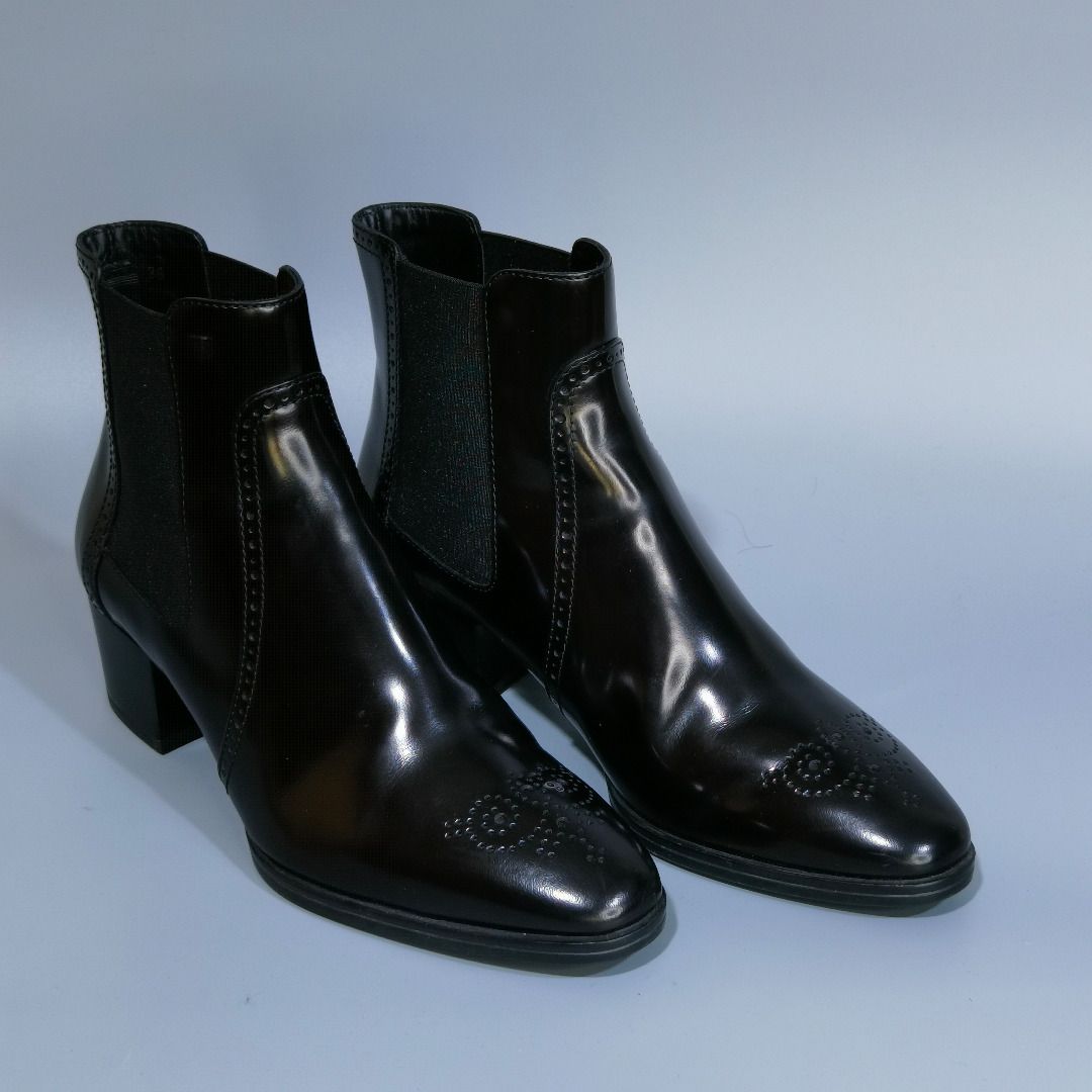 Tod's Brogue Chelsea Ankle Boots Black EU 36 PhP 6000 (Category: Boots) located in Taguig. Submitted by em3we (Listing ID 1354357722, Image 1). Description: Material: Leather upper, leather lining, rubber sole Color: Black Size: EU 36 Brand origin: Italy Style: Brogue Chelsea Ankle Boots Design: Tronchetto Bucature (Stub with holes), semi-pointed toe, block heels Inclusion: With original box Items are being sold on "as is, where is" basis. Photos