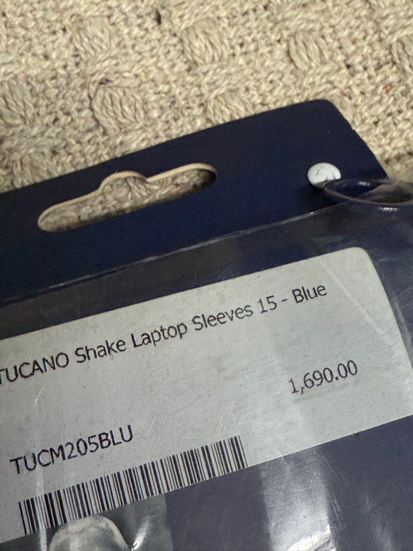 Tucano Laptop Sleeves 15” (Category: Laptop Bags & Sleeves) located in Quezon City. Submitted by laleix (Listing ID 1354434029, Image 3). Description: Unused Tucano Laptop Sleeves 15” Purchased at Power MAC .