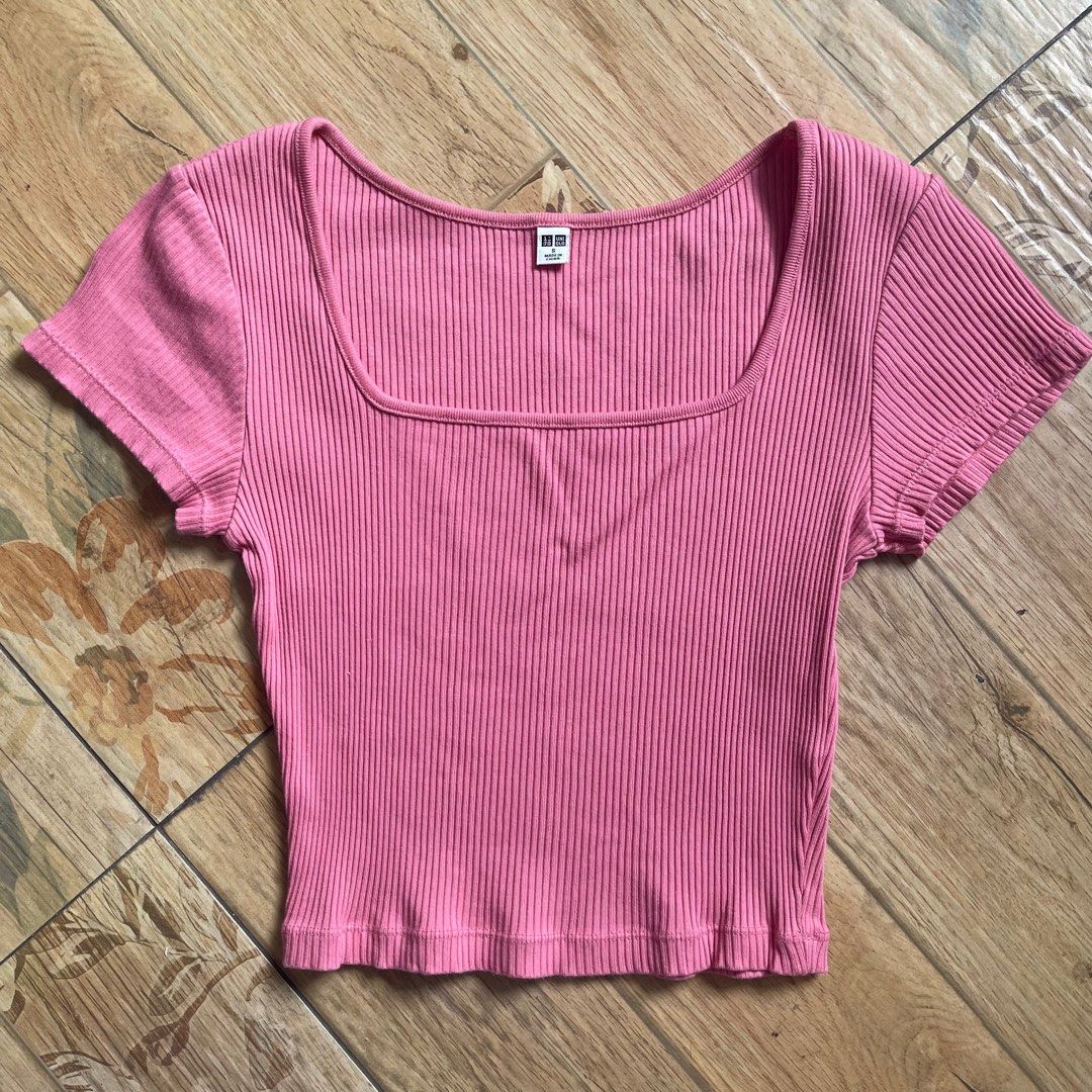 Uniqlo ribbed square neck cropped top (Category: Blouses) located in Las Pinas. Submitted by anitza (Listing ID 1354383282, Image 3). Description: — good quality barely used!! — size s on tag rfs: not my style anymore.