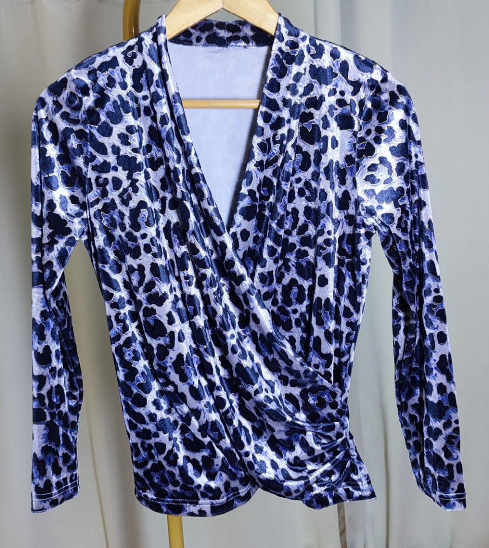 Velvet Cheetah Print Longsleeves Top (Category: Longsleeves) located in Manila. Submitted by thrifterstyle (Listing ID 1354516539, Image 2). Description: This is thrifted Very Good Condition Width:18 Inches Length:21 Inches Fits: Medium Brand:None Code: Y LAST PRICE POSTED/2 DAYS RESERVATION SURE BUYER ONLY PLEASE _____________________ Thrifted|Good Condition|Shipping Only _____________________ PLS CHECK PHOTOS FOR ANY FLAWS ____________________ 