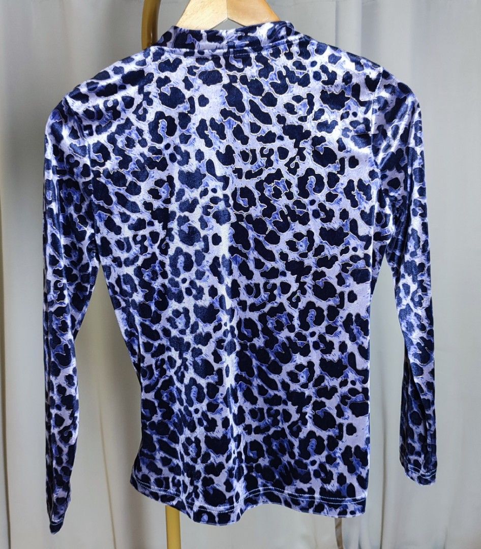 Velvet Cheetah Print Longsleeves Top (Category: Longsleeves) located in Manila. Submitted by thrifterstyle (Listing ID 1354516539, Image 3). Description: This is thrifted Very Good Condition Width:18 Inches Length:21 Inches Fits: Medium Brand:None Code: Y LAST PRICE POSTED/2 DAYS RESERVATION SURE BUYER ONLY PLEASE _____________________ Thrifted|Good Condition|Shipping Only _____________________ PLS CHECK PHOTOS FOR ANY FLAWS ____________________ 