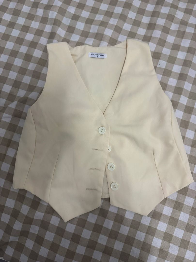 Vest (Lemon) (Category: Others Tops) located in Quezon City. Submitted by trixdeclutter (Listing ID 1354490084, Image 3). Description: Used once (Christmas Party only) RFS: declutter.