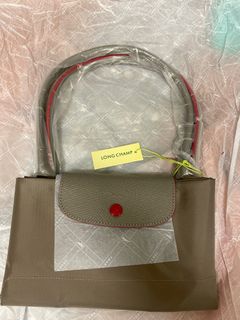 （分類：）位於 。 由 selenewsc 提交（商品編號 1354604817，圖片 1）。簡介： 。