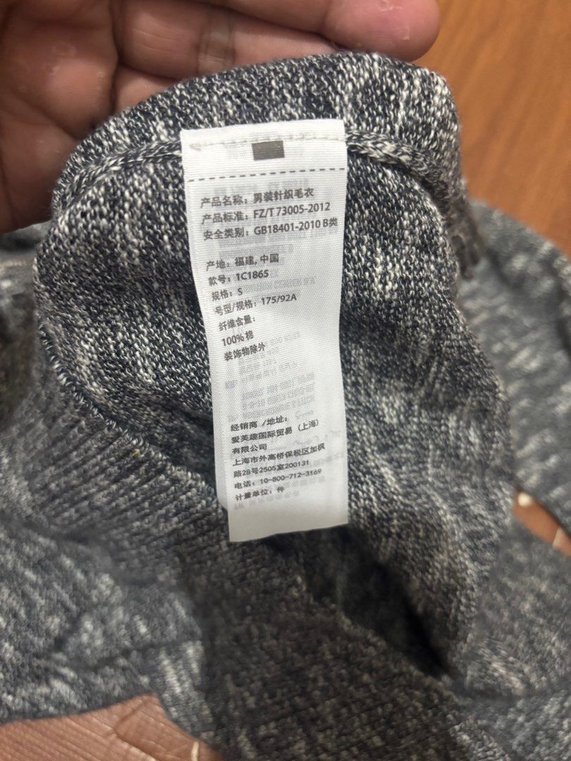 abercrombie sweater (Category: Coats, Jackets and Outerwear) located in Manila. Submitted by bbb30 (Listing ID 1354629850, Image 3). Description: abercrombie sweater size small used once.