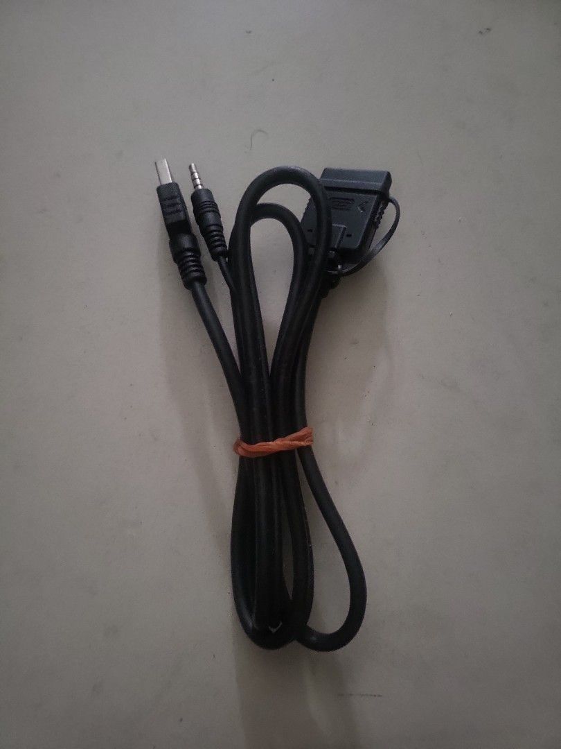 Apple cable (Category: Audio Systems) located in Singapore. Submitted by darkerham (Listing ID 1354569693, Image 1). Description: 30 pin cable for apple iphone 4, 4s, 3GS, 3G ipad 1 2 3 ipod nano touch Incar audio entertaining system cable.