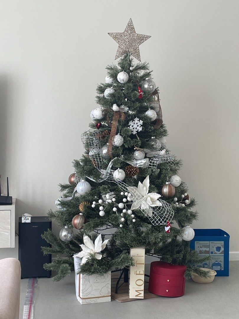 Artificial Christmas Tree65075512913793111