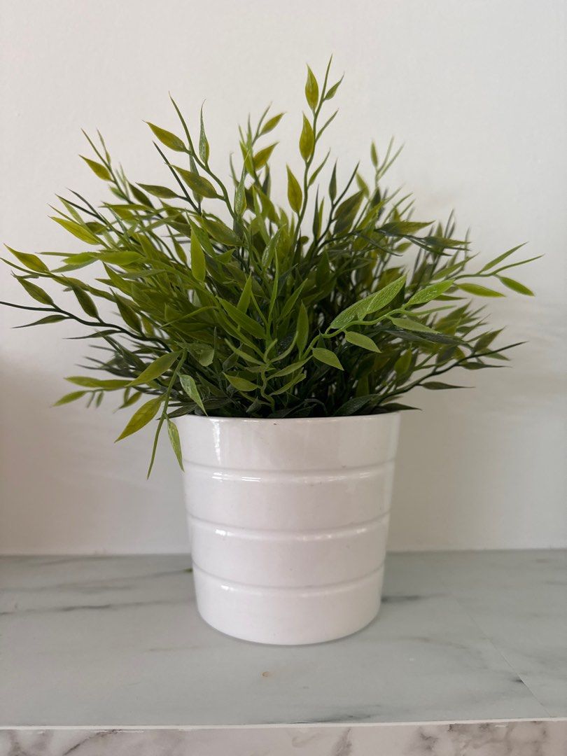 Artificial plant with pot