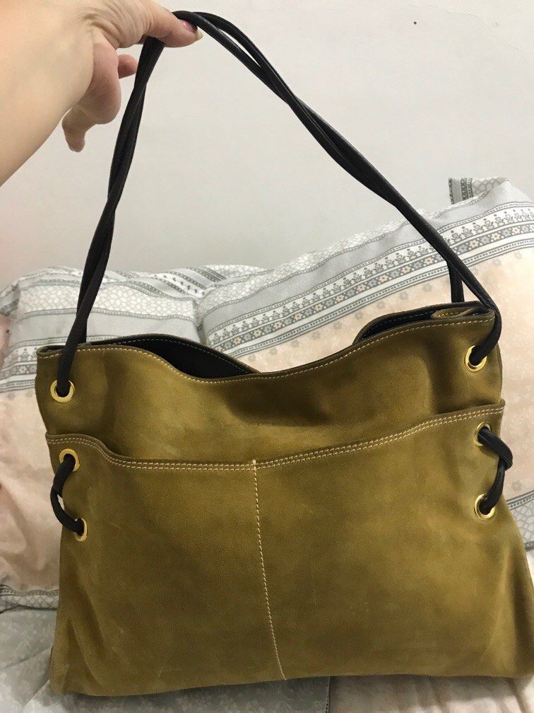 Auth Lancel Tote Bag (Category: Luxury Bags & Wallets) located in Manila. Submitted by freshlemon58885 (Listing ID 1354688029, Image 1). Description: Need cleanings Color transfer please refer to the photos Japan.