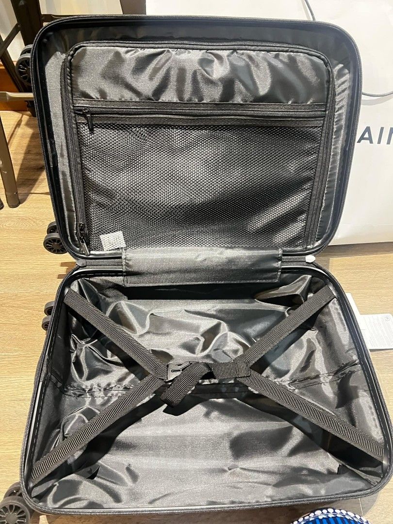 Bnew BALMAIN LUGGAGE CABIN SIZE (Category: Luxury Bags & Wallets) located in Santa Ana. Submitted by astonandariana (Listing ID 1354564310, Image 3). Description: .