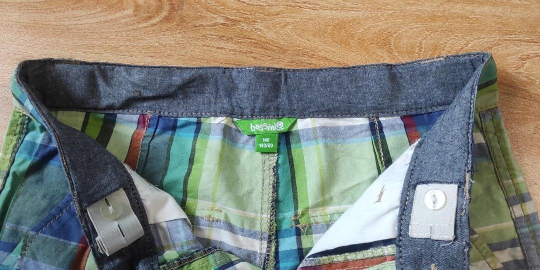 Bossini Kid's Boy's Cargo Shorts (Category: Babies & Kids Fashion) located in Makati City. Submitted by ver1111 (Listing ID 1354654642, Image 3). Description: Size: 140 on tag Waistband: 27 inches. Garterized/ Elasticized front band if needs tightening about 2-3 inches Total of 6 pockets Bought in Hong Kong Due to technical reasons, colors, appearance, etc. might appear slightly different on your screen. * First to pay gets the item. Payment firs