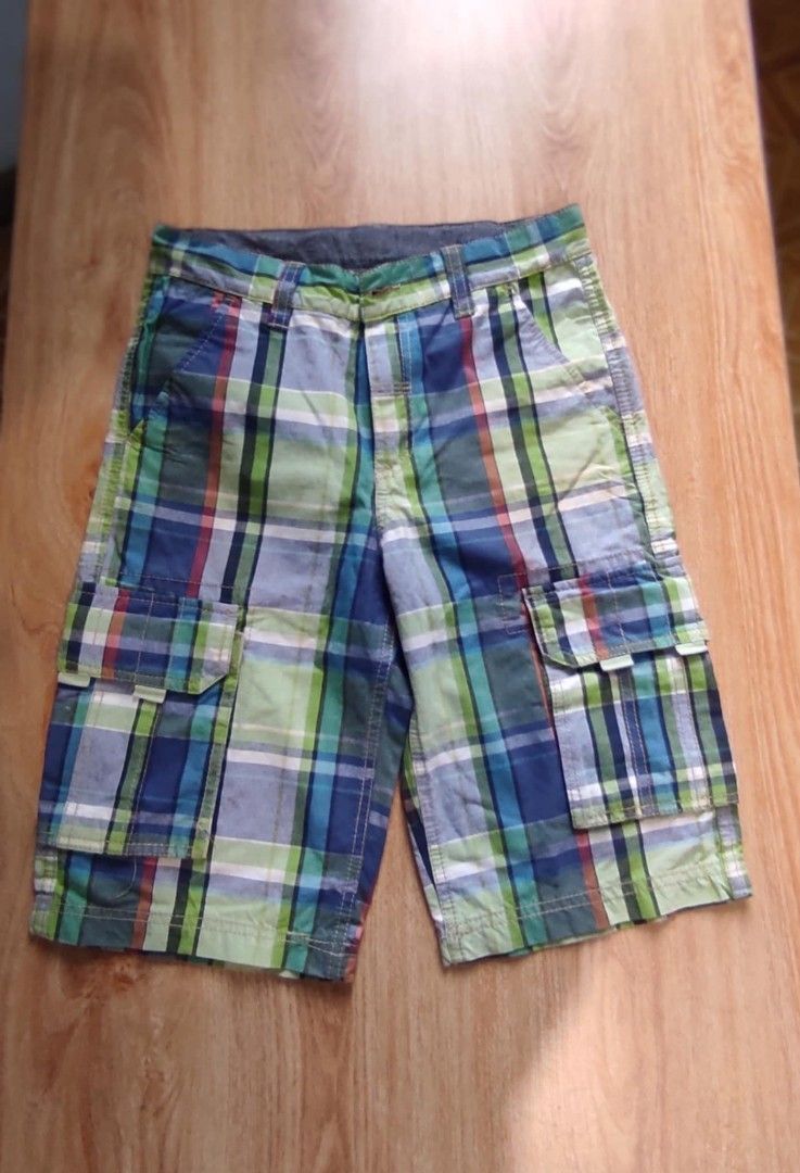 Bossini Kid's Boy's Cargo Shorts (Category: Babies & Kids Fashion) located in Makati City. Submitted by ver1111 (Listing ID 1354654642, Image 1). Description: Size: 140 on tag Waistband: 27 inches. Garterized/ Elasticized front band if needs tightening about 2-3 inches Total of 6 pockets Bought in Hong Kong Due to technical reasons, colors, appearance, etc. might appear slightly different on your screen. * First to pay gets the item. Payment firs