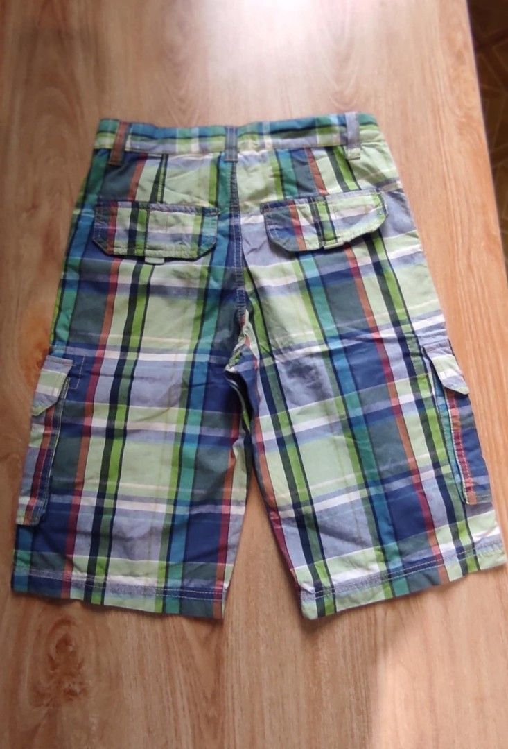 Bossini Kid's Boy's Cargo Shorts (Category: Babies & Kids Fashion) located in Makati City. Submitted by ver1111 (Listing ID 1354654642, Image 2). Description: Size: 140 on tag Waistband: 27 inches. Garterized/ Elasticized front band if needs tightening about 2-3 inches Total of 6 pockets Bought in Hong Kong Due to technical reasons, colors, appearance, etc. might appear slightly different on your screen. * First to pay gets the item. Payment firs