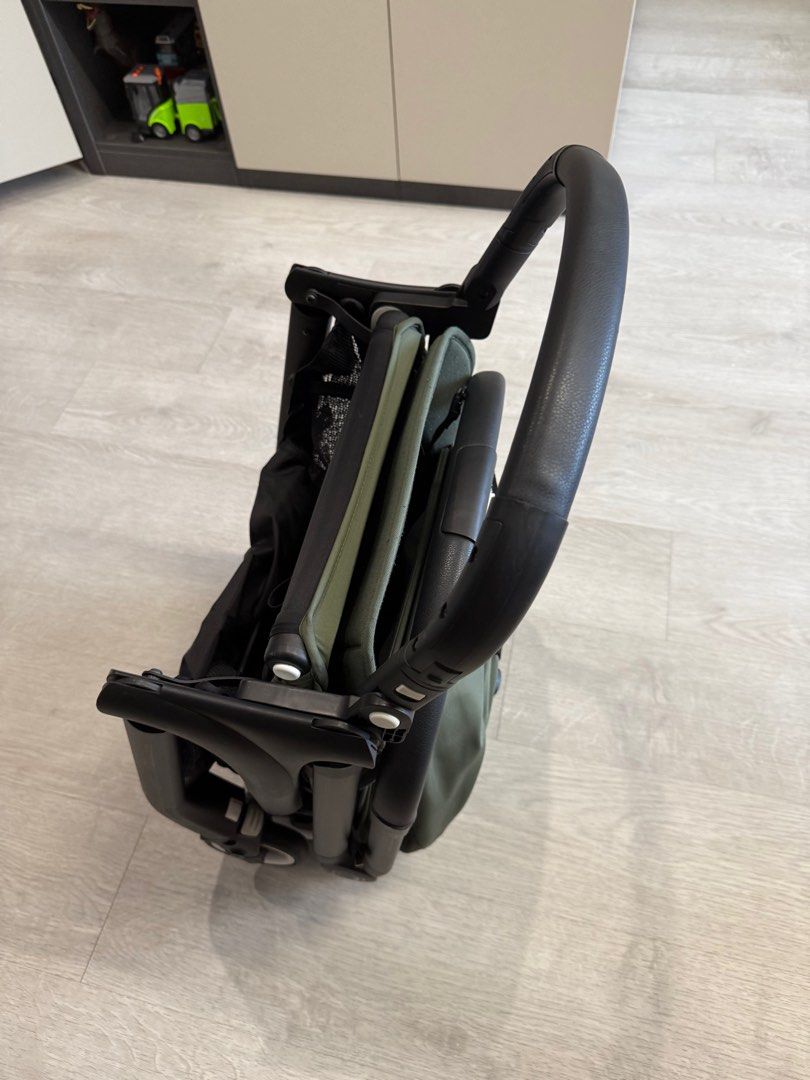 Bugaboo Bufferfly (Category: Strollers) located in Singapore. Submitted by zengalex (Listing ID 1354614915, Image 5). Description: Stroller RSP $839, Bugaboo Bumper Bar already sold (RSP $90) In good working condition, foldable to in-flight cabin-size, compact but sturdy. Warranty till Sep 2026 Throw-in a carrier bag (which some airlines may require) for free..