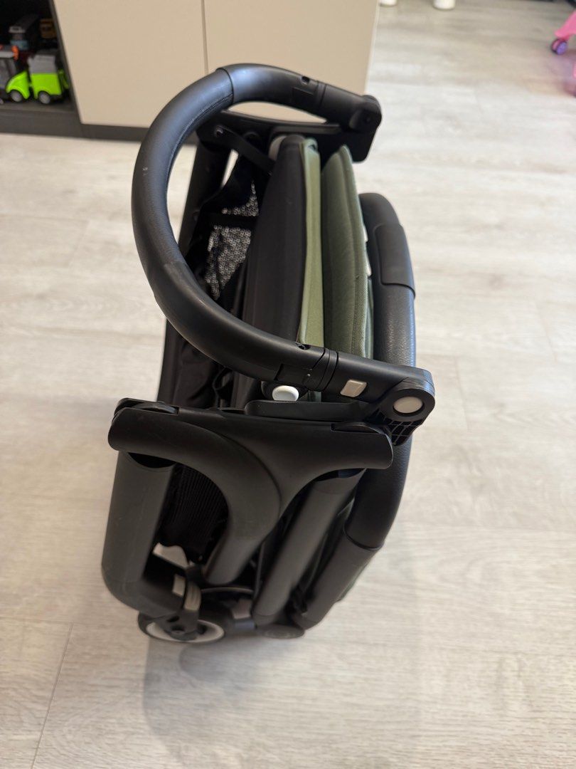 Bugaboo Bufferfly (Category: Strollers) located in Singapore. Submitted by zengalex (Listing ID 1354614915, Image 6). Description: Stroller RSP $839, Bugaboo Bumper Bar already sold (RSP $90) In good working condition, foldable to in-flight cabin-size, compact but sturdy. Warranty till Sep 2026 Throw-in a carrier bag (which some airlines may require) for free..