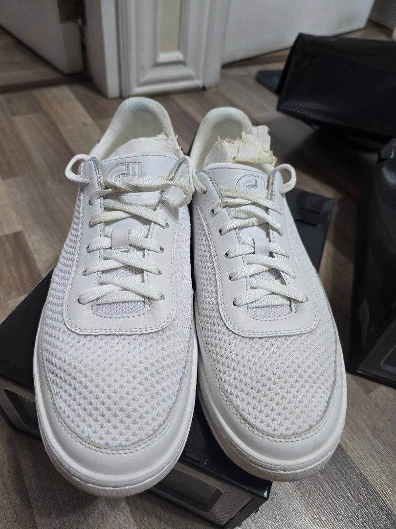 COLEHAAN (Category: Sneakers) located in Quezon City. Submitted by jonjonlor (Listing ID 1354549239, Image 3). Description: Selling my Colehaan sneakers size 8US..