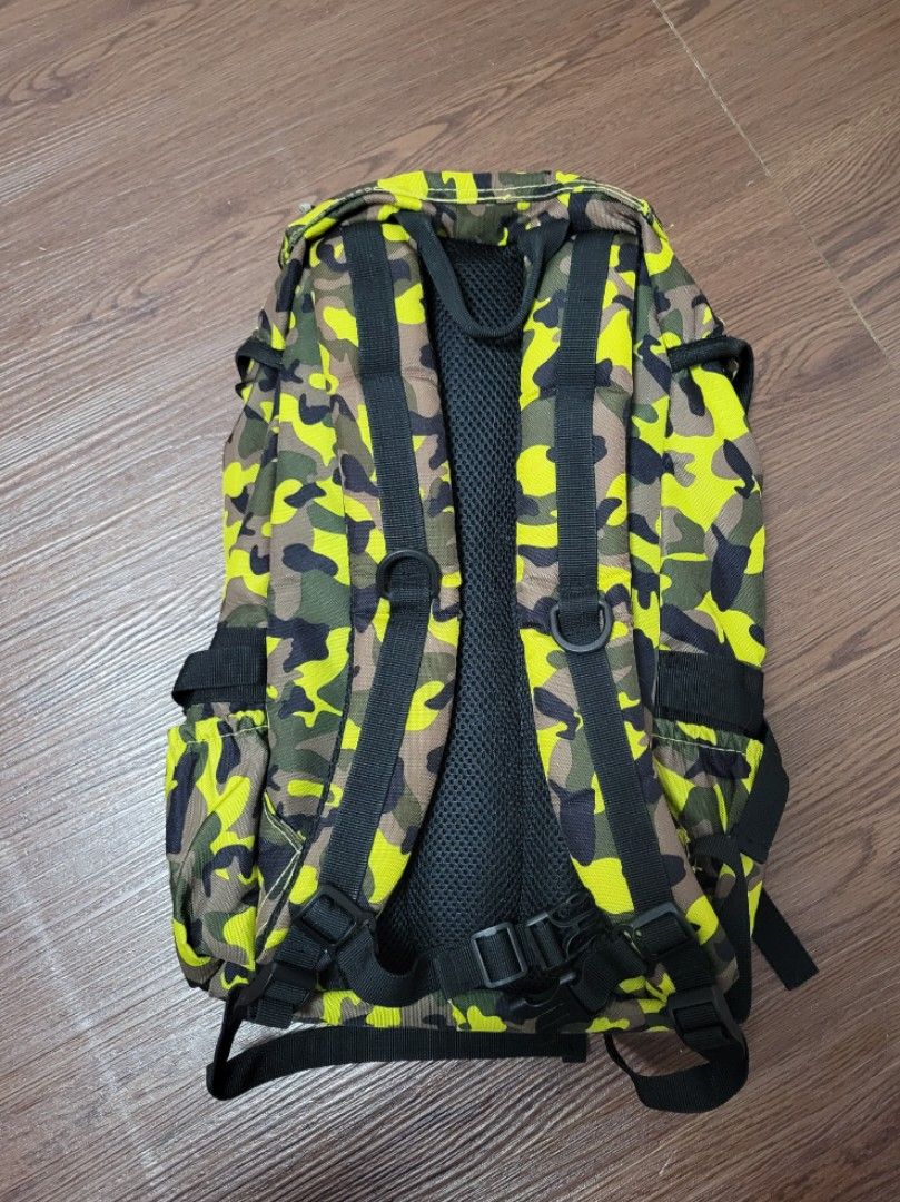 cotima backpack （分類：背包）位於 Hong Kong。 由 msmins 提交（商品編號 1354650352，圖片 2）。簡介： size around 38×28×10。