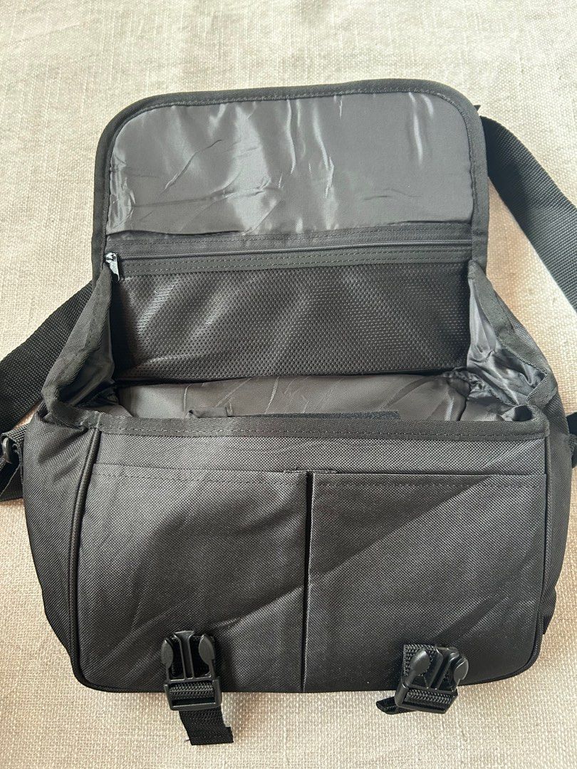 DIGITAL camera bag (Category: Camera Bags & Carriers) located in Calamba. Submitted by chwbcca (Listing ID 1354542380, Image 2). Description: used what you see is what you get.
