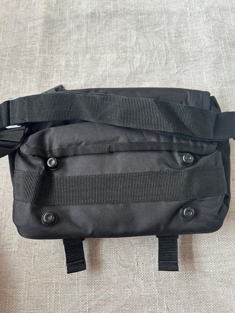 DIGITAL camera bag (Category: Camera Bags & Carriers) located in Calamba. Submitted by chwbcca (Listing ID 1354542380, Image 3). Description: used what you see is what you get.
