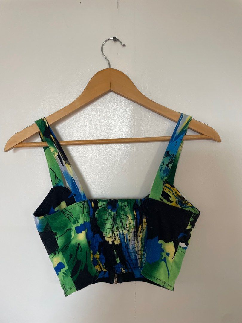 Dotti Green Bra Top (Category: Sleeveless) located in Cavite. Submitted by _nicoffee (Listing ID 1354684481, Image 2). Description: -last price no haggling pls -Bust: 26-30in -Length: 13in.