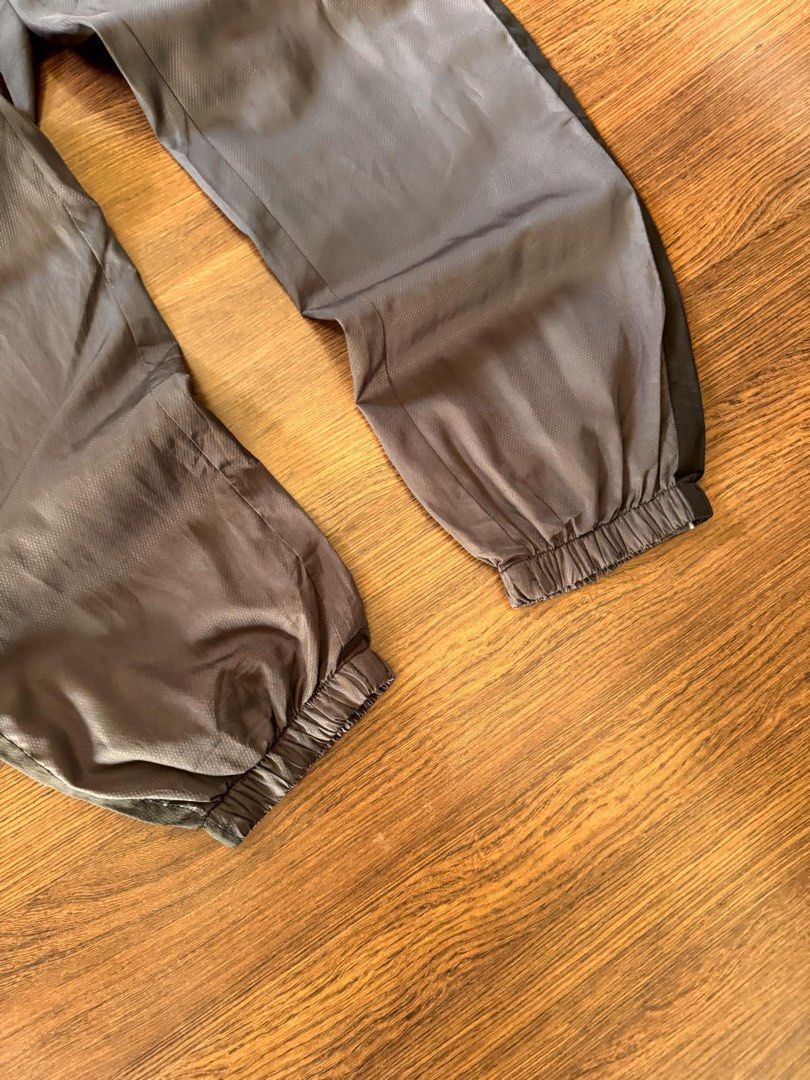 Dunlop trackpants/joggers (Category: Joggers) located in Binan City. Submitted by luckythriffs (Listing ID 1354527659, Image 3). Description: Dunlop track pants Condition: 9.5/10 Issues: none ~Dimes~ 28 - 32 Adjustable waist Length: 39”.