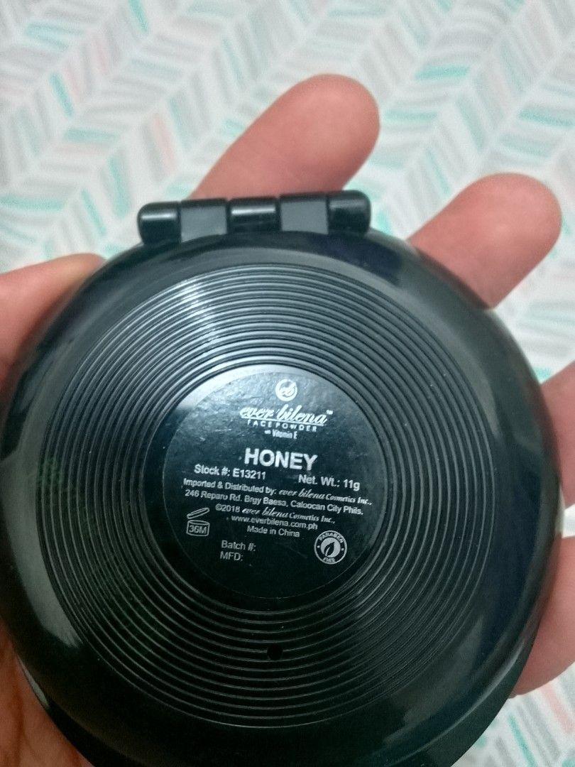 Ever Bilena Press Powder (SHADE: HONEY) (Category: Makeup) located in Quezon City. Submitted by bachendorff (Listing ID 1354672967, Image 3). Description: Unused.