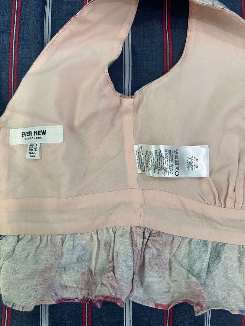 Evernew Peplum floral crop top (Category: Blouses) located in Bulacan. Submitted by minimaline (Listing ID 1354571890, Image 3). Description: .