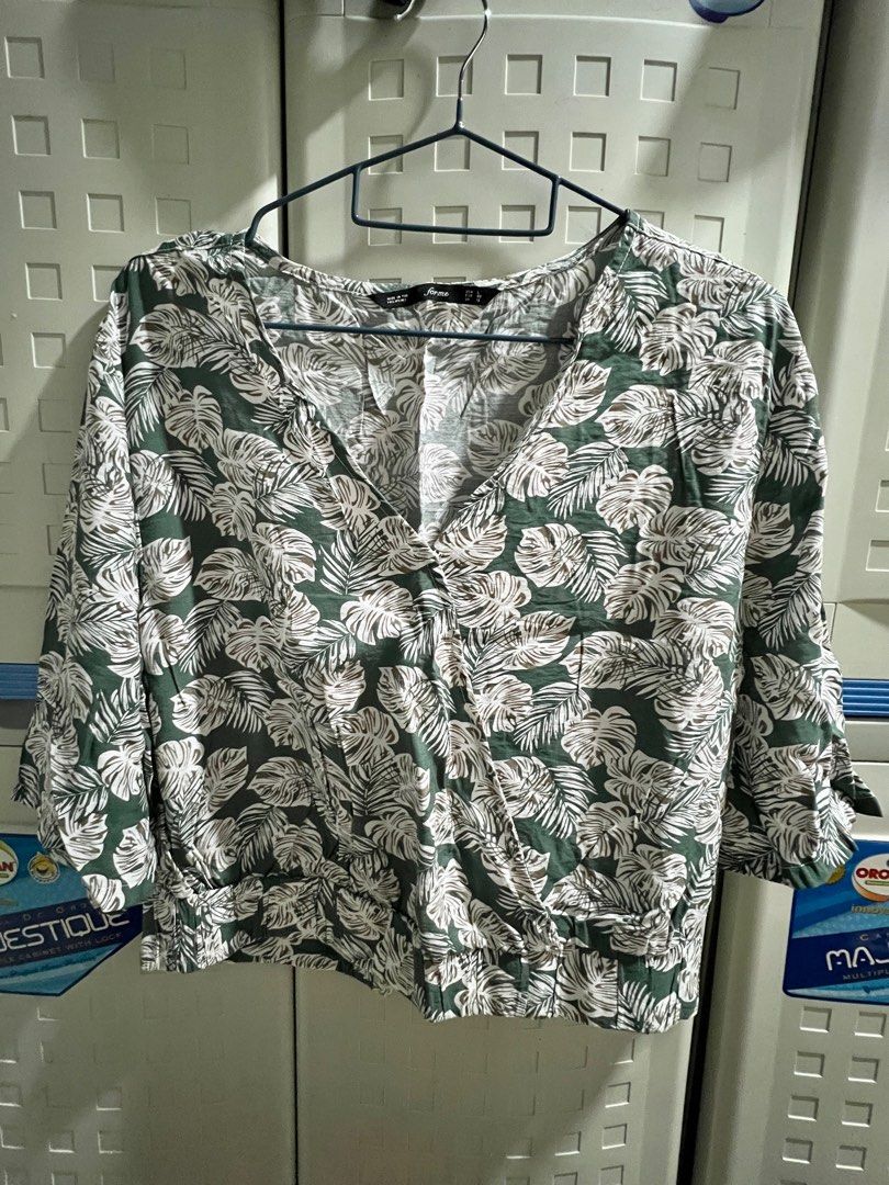 For me crop top (Category: Blouses) located in Pasig City. Submitted by iphel (Listing ID 1354539478, Image 2). Description: .