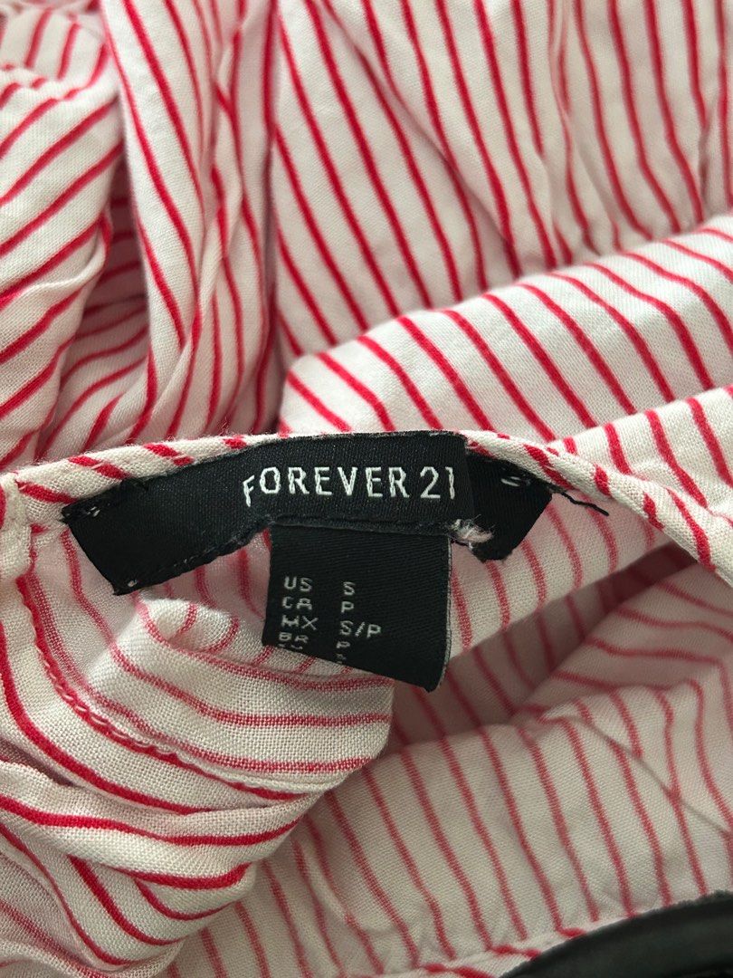 Forever 21 F21 Peplum Top (Category: Blouses) located in Makati City. Submitted by alamode.ph (Listing ID 1354563629, Image 2). Description: Size - Small.