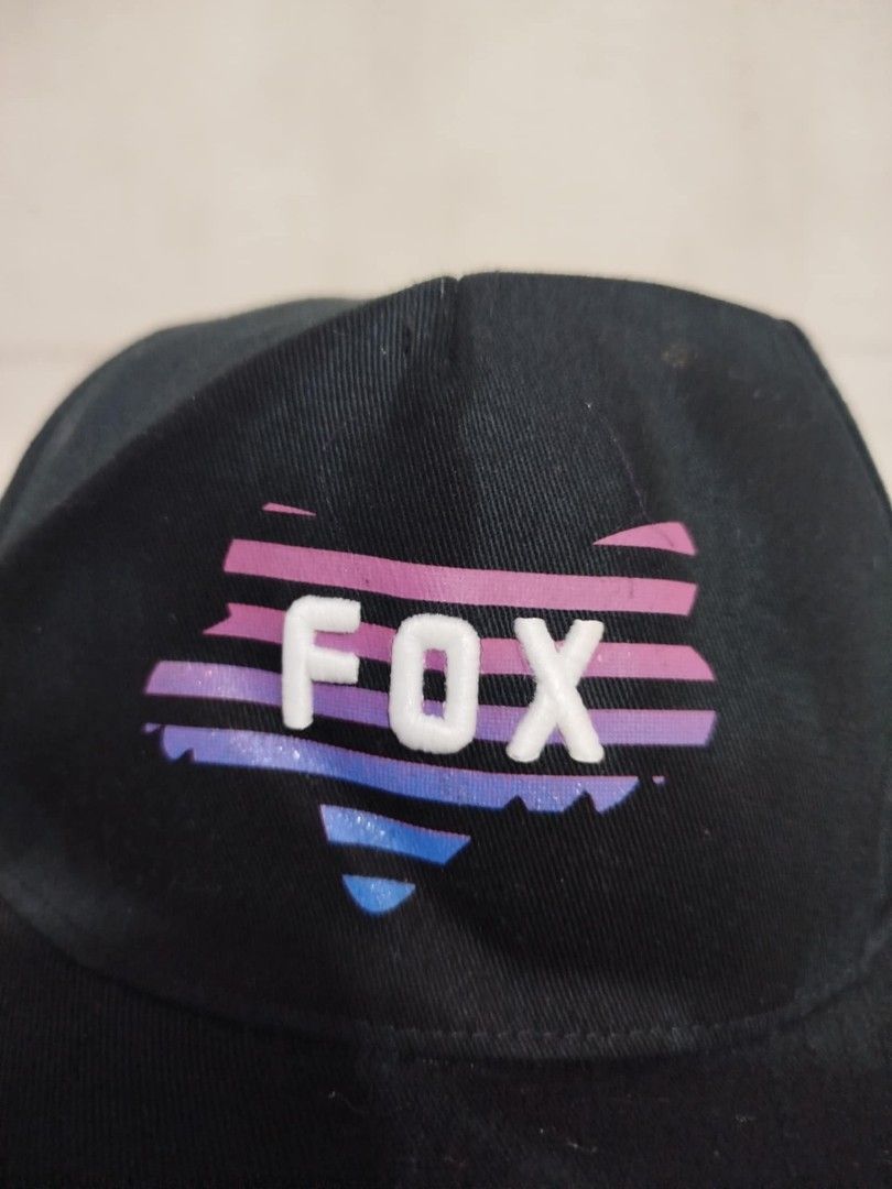 FOX CLOSE CAP (Category: Caps & Hats) located in Nabua. Submitted by supermix5119 (Listing ID 1354606949, Image 3). Description: Fox Close Cap S-M Excellent Condition No Issue 500+Sf.