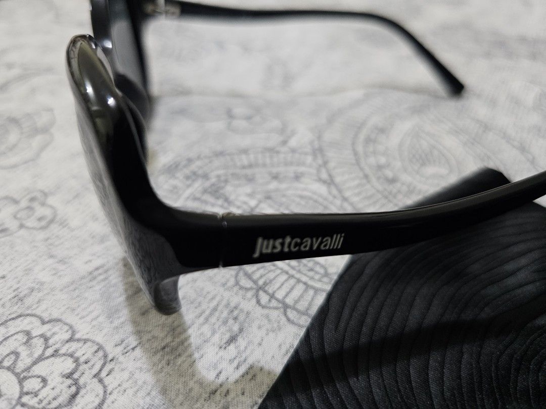 Good as new JUST CAVALLI SUNGLASSES (Category: Sunglasses & Eyewear) located in Cebu City. Submitted by shey75 (Listing ID 1354534145, Image 3). Description: Personal preloved item by me. Used only twice while in Korea..