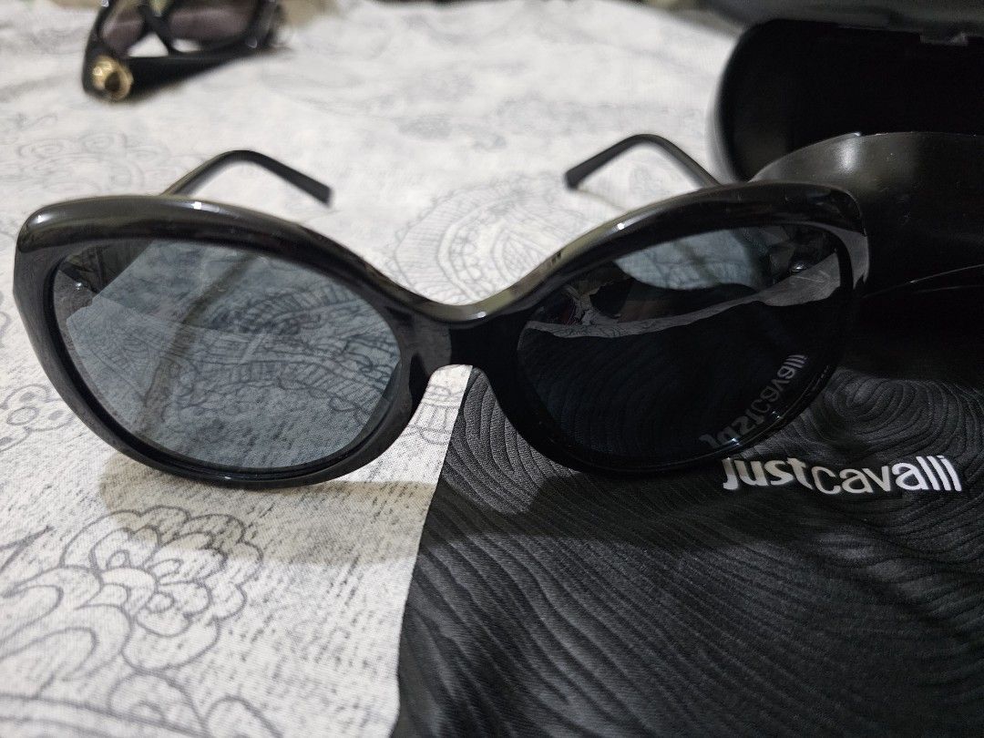 Good as new JUST CAVALLI SUNGLASSES (Category: Sunglasses & Eyewear) located in Cebu City. Submitted by shey75 (Listing ID 1354534145, Image 1). Description: Personal preloved item by me. Used only twice while in Korea..