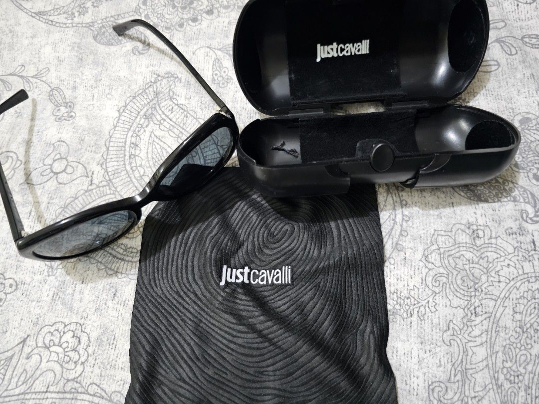 Good as new JUST CAVALLI SUNGLASSES (Category: Sunglasses & Eyewear) located in Cebu City. Submitted by shey75 (Listing ID 1354534145, Image 2). Description: Personal preloved item by me. Used only twice while in Korea..