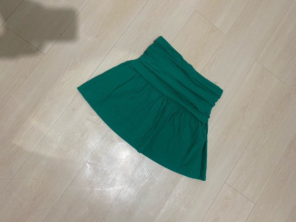 Green tube top peplum (Category: Others Tops) located in Quezon City. Submitted by pula_ (Listing ID 1354553081, Image 3). Description: Used once here last Valentines Fit to small and medium frame #summer.